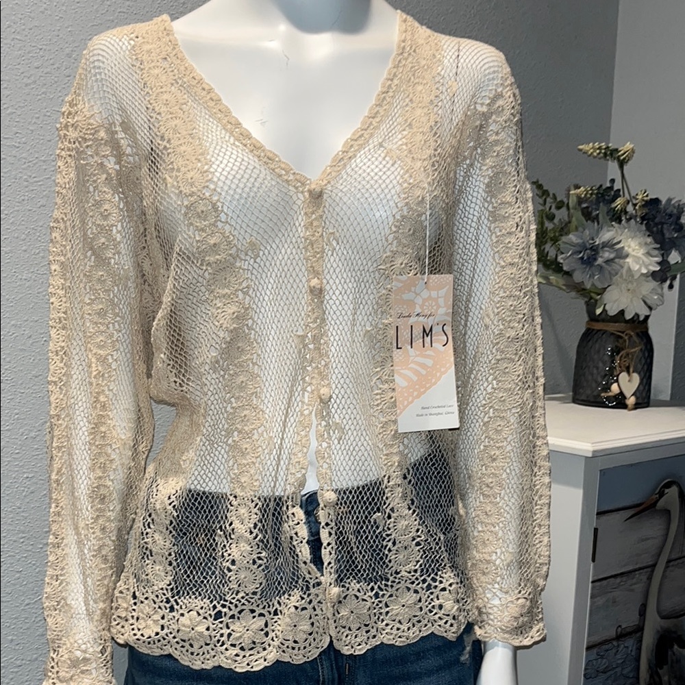 A rare find ! Vintage LIM’S button down crocheted lace garment, size S gorgeous - Picture 3 of 14